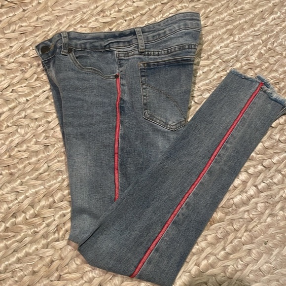 Joe's Stretch Jeans with red stripe down the sides; fringed at the ankle; Sz 14 - Picture 4 of 6